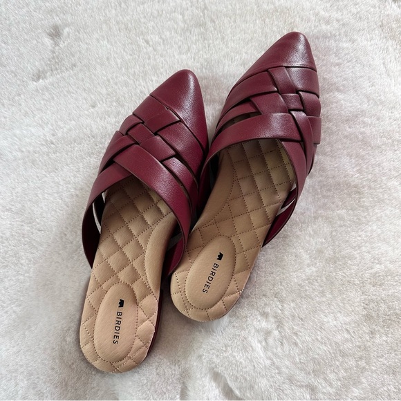 The Dove • Birdies Pointed Mules • Size 7 - Picture 2 of 4